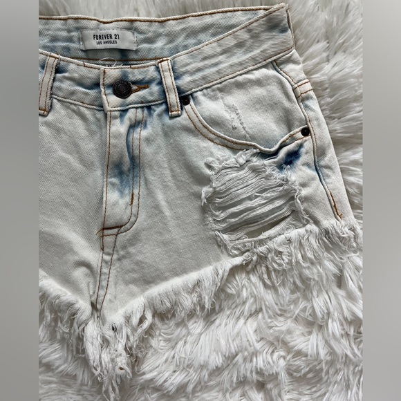 Forever 21 Light-Washed Ripped Jean Shorts Size XS - Picture 4 of 12